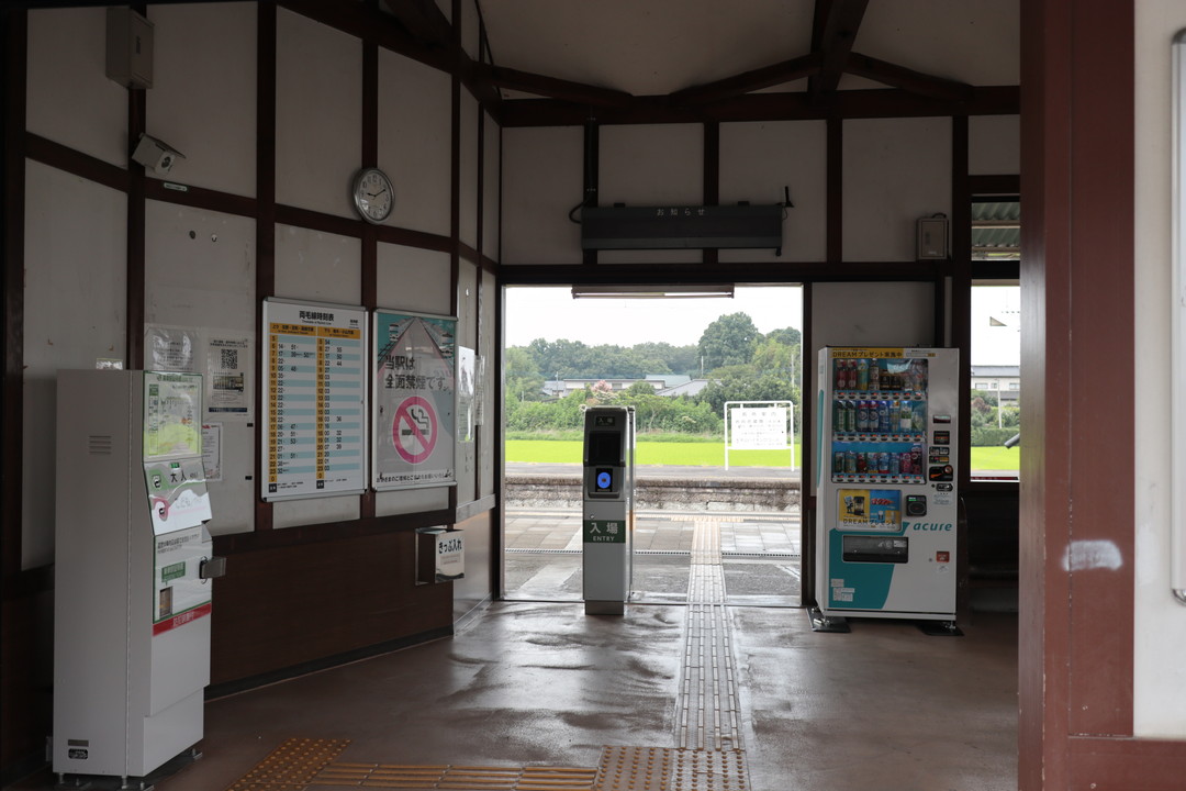 岩舟駅改札(無人駅だけど)