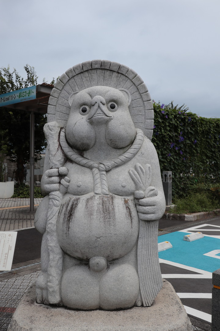 館林駅前のタヌキ